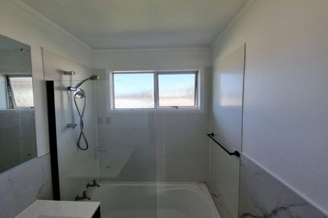 Photo of property in 2/13 Talavera Place, Te Atatu South, Auckland, 0602