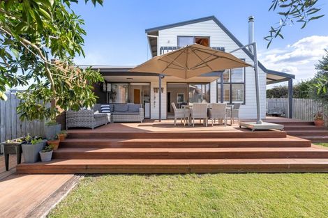 Photo of property in 202 Beverley Terrace, Whangamata, 3620
