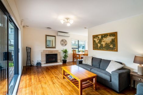 Photo of property in 2/539 Glenfield Road, Glenfield, Auckland, 0629