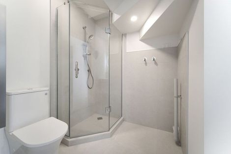 Photo of property in 1/9 Aeroview Drive, Beach Haven, Auckland, 0626