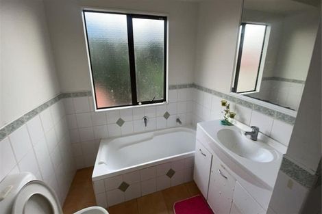 Photo of property in 7 Pistachio Place, Goodwood Heights, Auckland, 2105