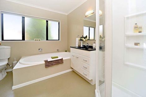 Photo of property in 8 Kauri Lane, Red Hill, Papakura, 2110