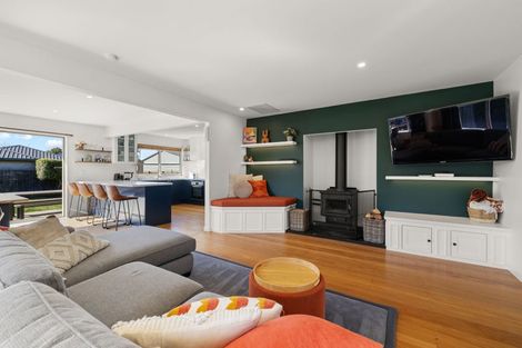 Photo of property in 6 Kingsgate Place, Burnside, Christchurch, 8053