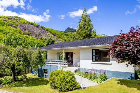 Photo of property in 37 Devon Street, Arrowtown, 9302