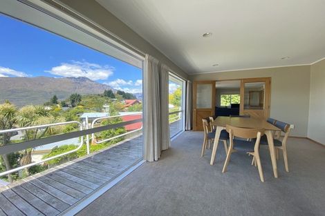 Photo of property in 32 Avalon Crescent, Fernhill, Queenstown, 9300