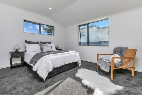 Photo of property in 40a Roberts Road, Glenfield, Auckland, 0629