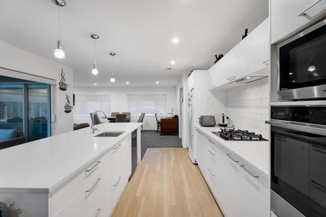 Photo of property in 2 Rayner Way, Glen Avon, New Plymouth, 4312