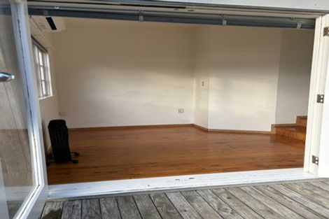 Photo of property in 15 Napier Street, Karaka Bays, Wellington, 6022