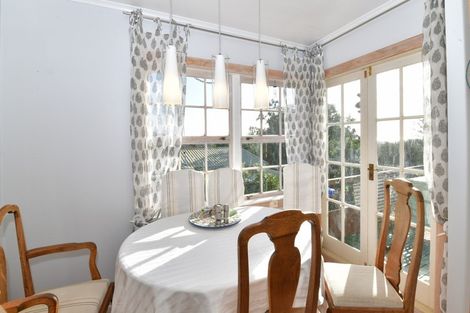 Photo of property in 17a Scott Road, Stanmore Bay, Whangaparaoa, 0932