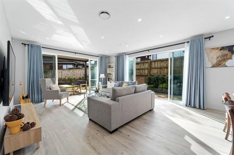 Photo of property in 7 Marlin Street, West Harbour, Auckland, 0618