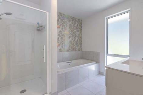 Photo of property in 72 Oakgrove Drive, Rangiora, 7400