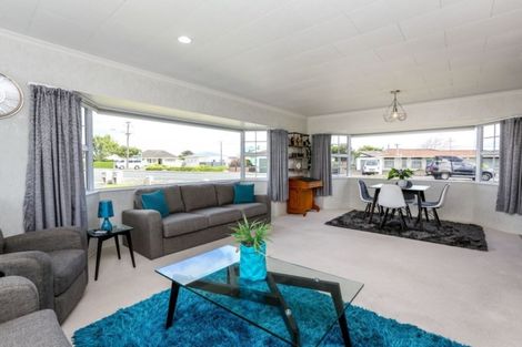 Photo of property in 7 Tukapa Street, Westown, New Plymouth, 4310