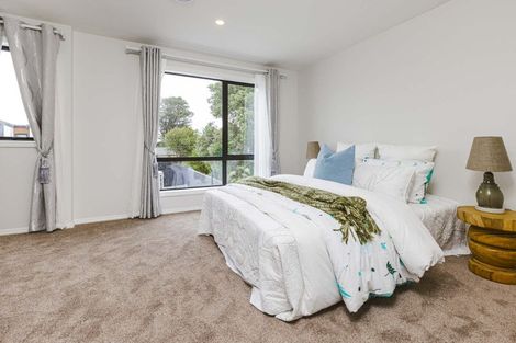 Photo of property in 2/287 Massey Road, Mangere East, Auckland, 2024