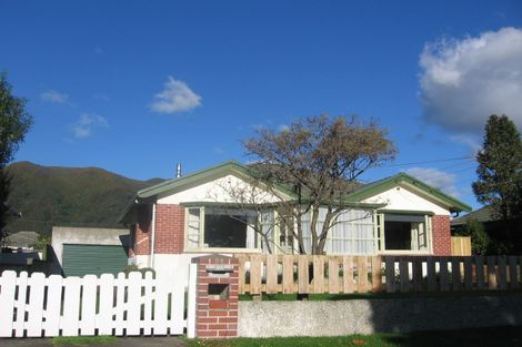 Photo of property in 32 Brook Street, Waterloo, Lower Hutt, 5011