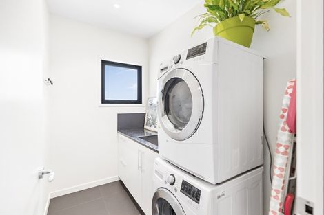 Photo of property in 33 Double Cone Road, Jacks Point, Queenstown, 9371