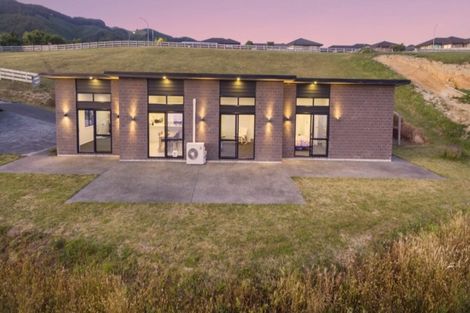 Photo of property in 51 Percy Kinsman Crescent, Riverstone Terraces, Upper Hutt, 5018