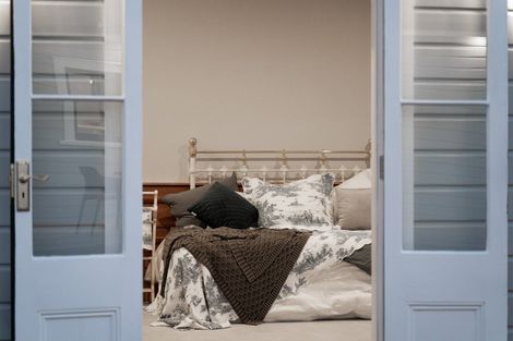 Photo of property in 260-262 High Street North, Carterton, 5713