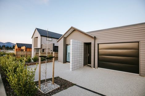 Photo of property in 4 Matakanui Lane, Wanaka, 9305