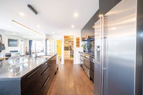 Photo of property in 103 Johnstone Drive, Fitzherbert, Palmerston North, 4410