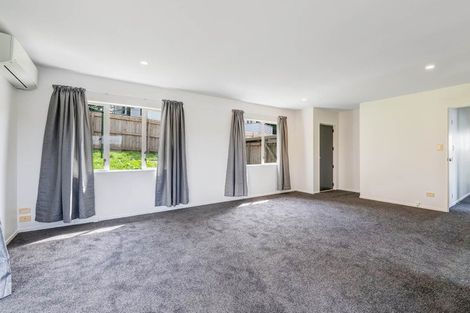 Photo of property in 2/44 Lysander Crescent, Beach Haven, Auckland, 0626