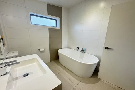 Photo of property in 2/6 Sandford Street, Campbells Bay, Auckland, 0630