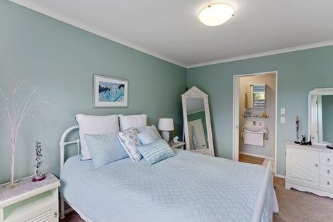 Photo of property in 387a Te Moana Road, Waikanae, 5036