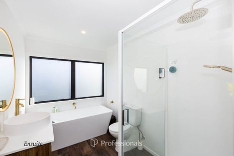 Photo of property in 22 Rewarewa Way, Timberlea, Upper Hutt, 5018