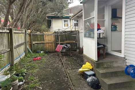 Photo of property in 2/16 Kaponga Crescent, New Lynn, Auckland, 0600