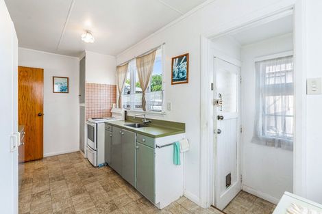 Photo of property in 115 Sunnyside Road, Sunnyvale, Auckland, 0612