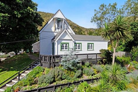 Photo of property in 17 Beach Road, Paekakariki, 5034