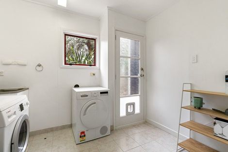 Photo of property in 81 Seaview Road, Paremata, Porirua, 5024