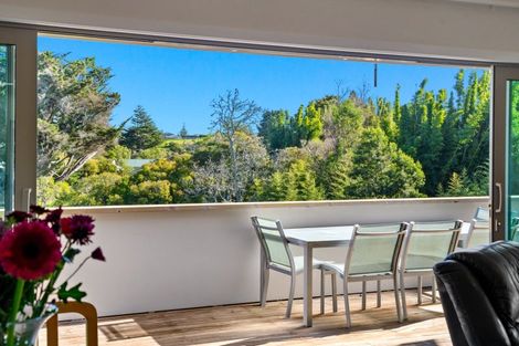 Photo of property in 11 Springbank Lane, Te Atatu Peninsula, Auckland, 0610