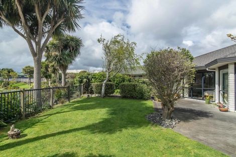 Photo of property in 17 Lorna Irene Drive, Raumati South, Paraparaumu, 5032