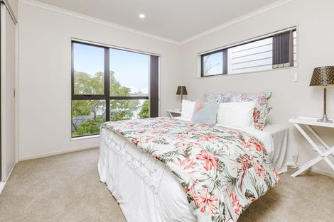 Photo of property in 89c Cascades Road, Pakuranga Heights, Auckland, 2010