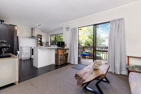 Photo of property in 5 San Bernadino Drive, Henderson, Auckland, 0612