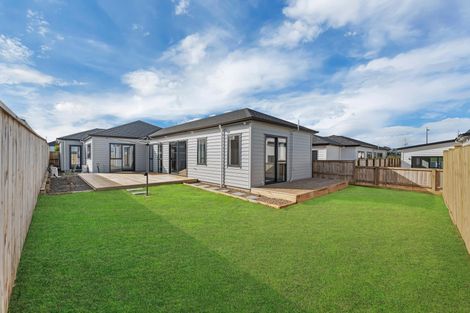 Photo of property in 31 Korowhiti Road, Clarks Beach, 2122