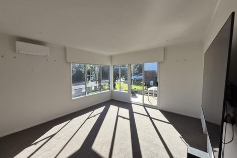 Photo of property in 1/85 Lake Road, Northcote, Auckland, 0627