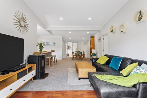 Photo of property in 37 Seaton Road, Murrays Bay, Auckland, 0630