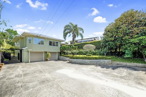 Photo of property in 72 Marine Parade, Mellons Bay, Auckland, 2014