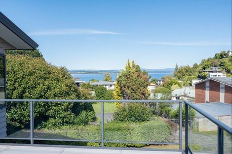 Photo of property in 2/9 Alberta Street, Acacia Bay, Taupo, 3330