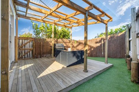 Photo of property in 11 Carento Way, Stanmore Bay, Whangaparaoa, 0932