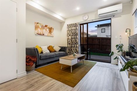 Photo of property in 4/6 Hepburn Road, Glendene, Auckland, 0602