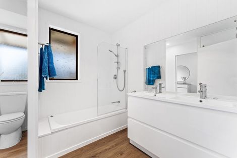 Photo of property in 11 Foster Crescent, Snells Beach, 0920