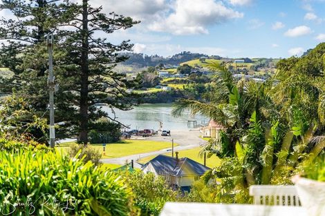 Photo of property in 2 Cliff Street, Pahi, Paparoa, 0571