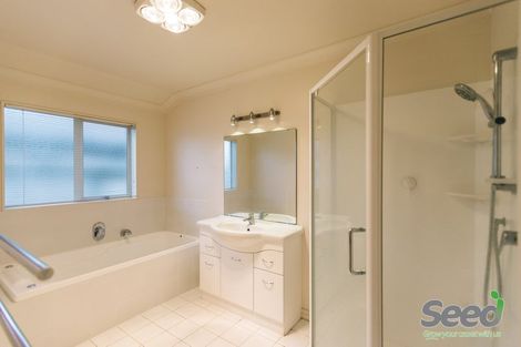 Photo of property in 2 Roderick Place, Rototuna, Hamilton, 3210