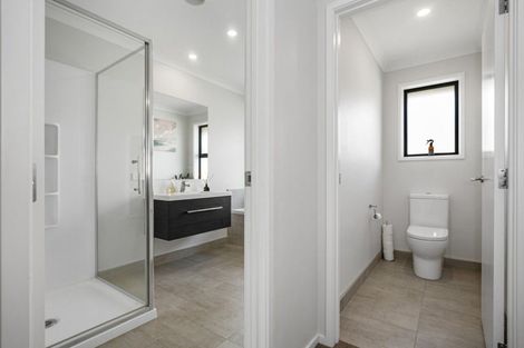 Photo of property in 11 Lakeside Terrace, Omokoroa, 3114