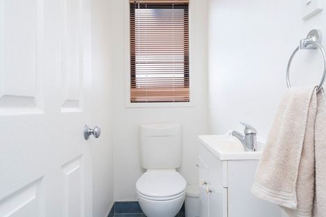 Photo of property in 15 Lake Panorama Drive, Henderson, Auckland, 0612