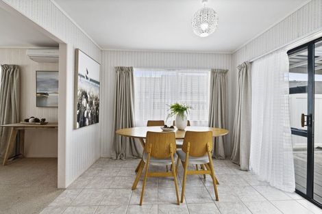 Photo of property in 15a Edward Avenue, Orewa, 0931