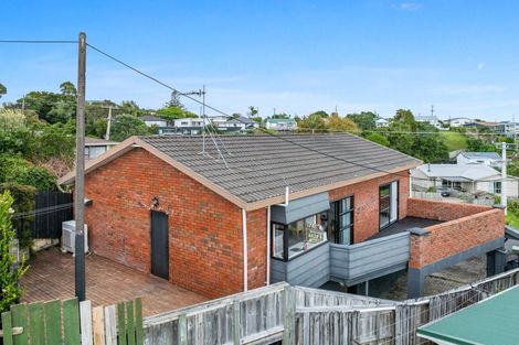 Photo of property in 9 Pohutukawa Avenue, Red Beach, 0932