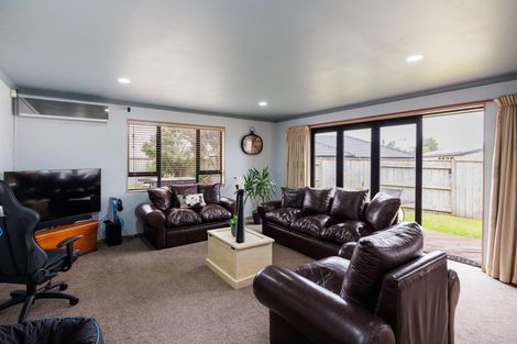 Photo of property in 12 Walnut Grove, Kelvin Grove, Palmerston North, 4414